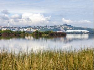 VISTA DA ZONA SUL COM LAGO GUAÍBA E ESTÁDIO BEIRA RIO