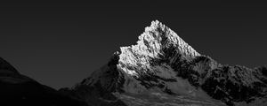 PANORAMA EM PB DA MONTANHA QUITARAJU, PERU
