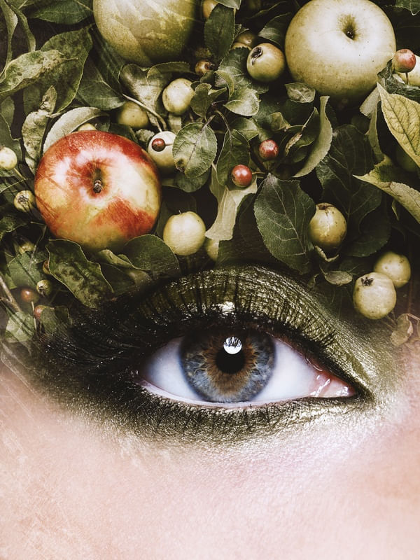 APPLES BY TAS