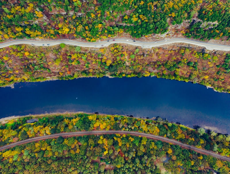 RIO DELAWARE COM ESTRADA E LINHA DE TREM