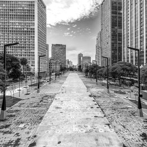 A CIDADE MONOCROMÁTICA