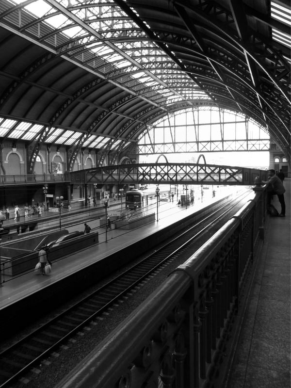 PARADA NA ESTAÇÃO