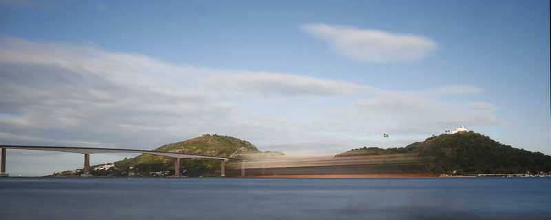 NAVIO PASSANDO PELA BAÍA DE VITÓRIA
