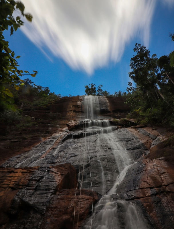 LINDA CACHOEIRA ONDE É REALIZADO RAPEL