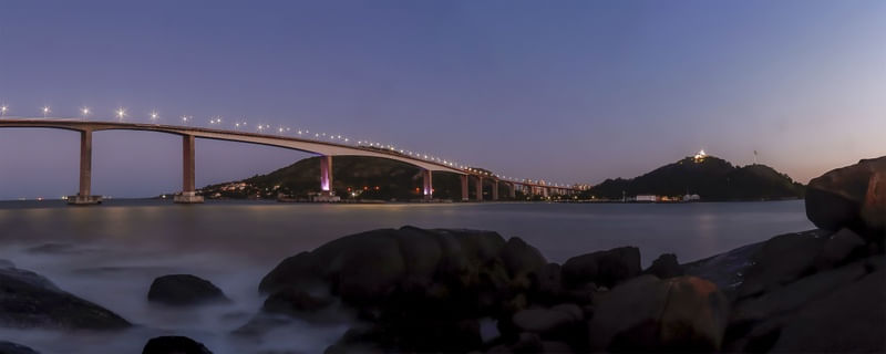 PANORAMA DA TERCEIRA PONTE AO ANOITECER VISTA PELO MORRO DO MORENO