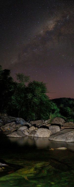 VIA LÁCTEA NO CÉU EM UMA NOITE NO INTERIOR