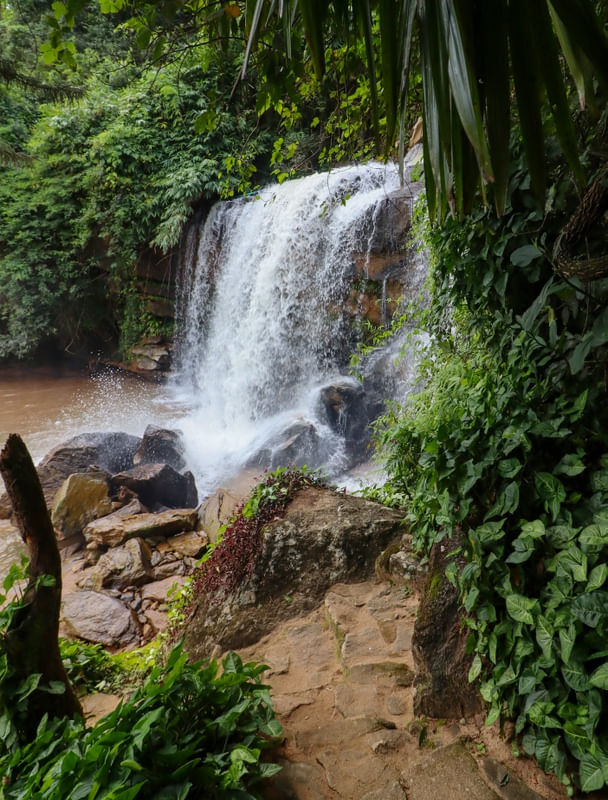 CACHOEIRA NA REGIÃO DOS LAGOS NO ESTADO DO RIO DE JANEIRO