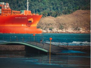 NAVIO LARANJA