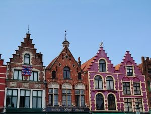 BRUGES HOUSES STYLE