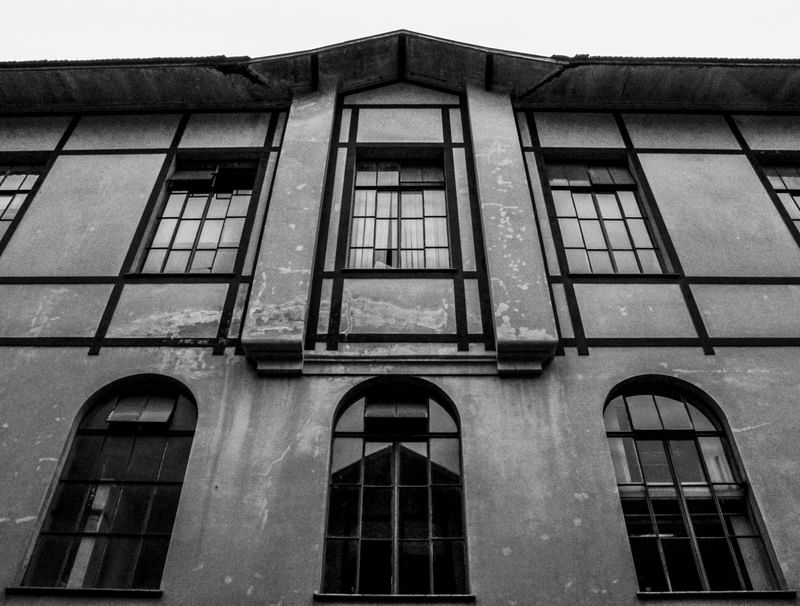 CASARÃO ABANDONADO