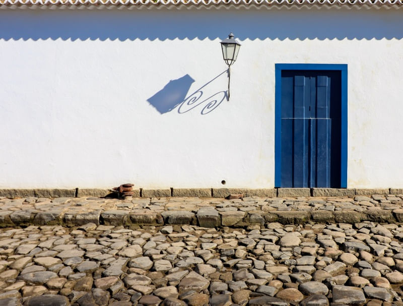 UMA LINDA RUA ANTIGA EM UMA BELA CIDADE ANTIGA (PARATY)
