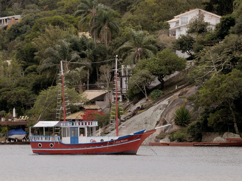 BARCO NO LAGO