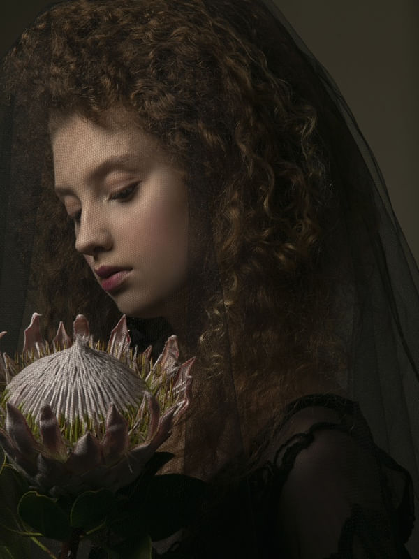 A MENINA COM PROTEA 02