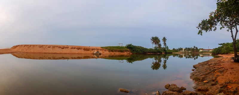 PANORAMA DA TRANQUILA LAGOA DE CARAPEBUS, NA SERRA, ESPÍRITO SANTO