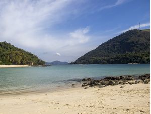LINDA PRAIA NA ILHA DE CATAGUÁS, EM ILHA GRANDE, RIO DE JANEIRO