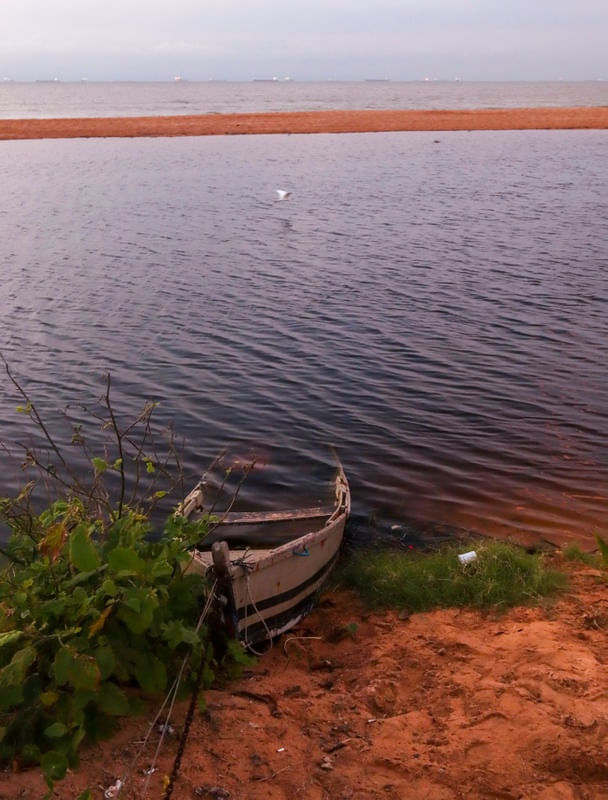 BARQUINHO NA LAGOA DE CARAPEBUS, NA SERRA, ESPÍRITO SANTO