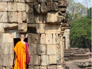 MONGE CAMBOJANO EM ANGKOR THOM