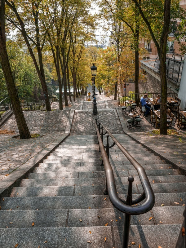 CORRIMÃO DA ESCADARIA EM PARIS