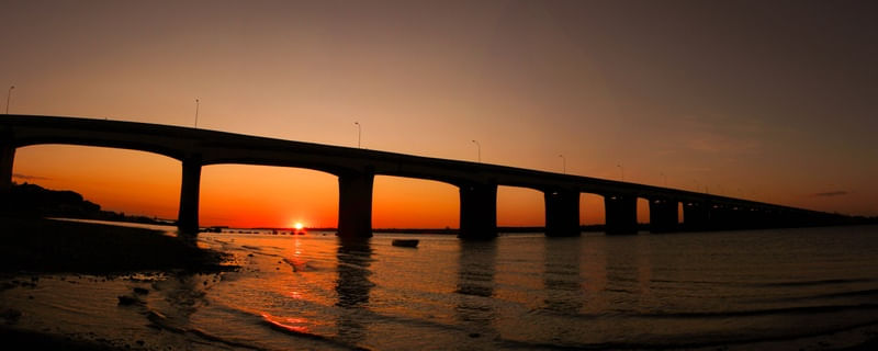 PÔR DO SOL NA PONTE URUGUAIANA NO RIO GRANDE DO SUL