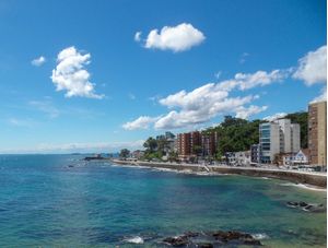 PRAIA EM SALVADOR EM UM DIA DE SOL