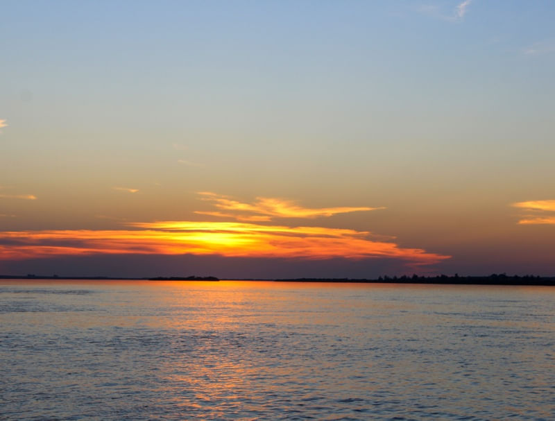 AMANHECER NO HORIZONTE DA PRAIA