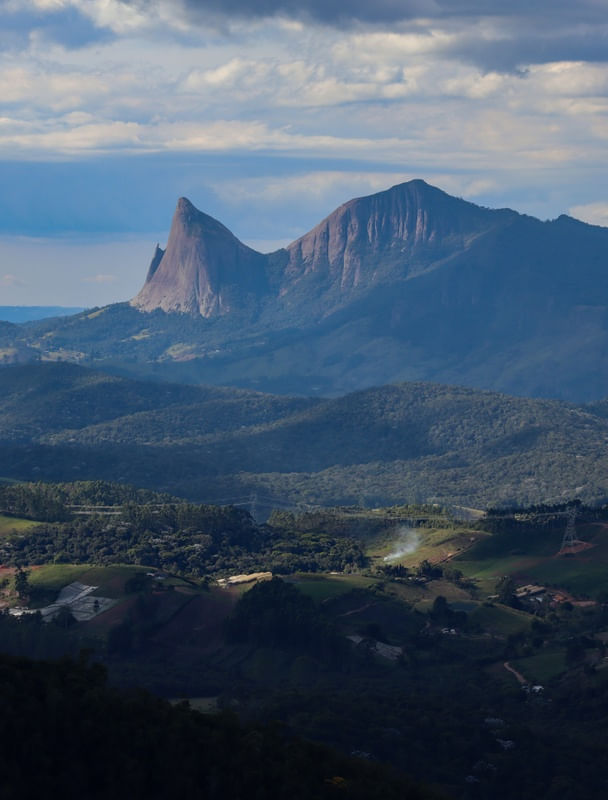 RETRATO DA PEDRA AZUL AO HORIZONTE