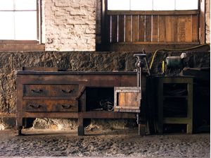 RUSTIC WORKSTATION