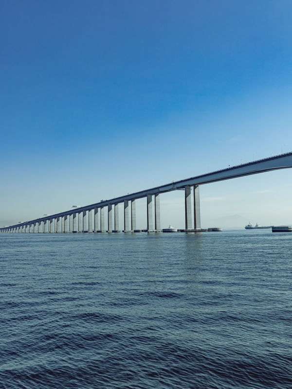 PONTE RIO-NITERÓI AO FUNDO AZUL