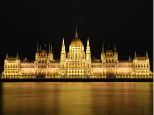 PARLAMENTO HÚNGARO A NOITE