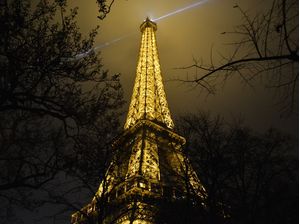 TORRE EIFFEL ILUMINADA