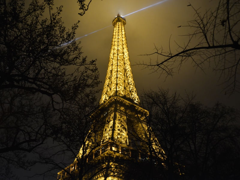 TORRE EIFFEL ILUMINADA