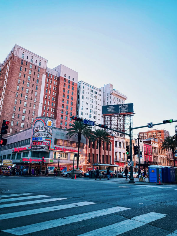 CANAL STREET NOLA - POR BEATRIZ CYPRIANO