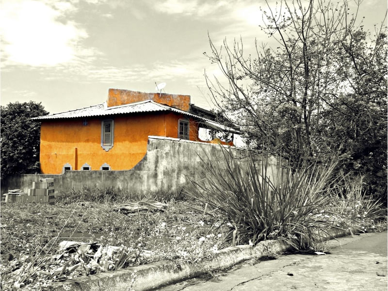 CASA ANTIGA AMARELA
