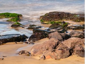 ROCHAS, ONDAS E AREIA