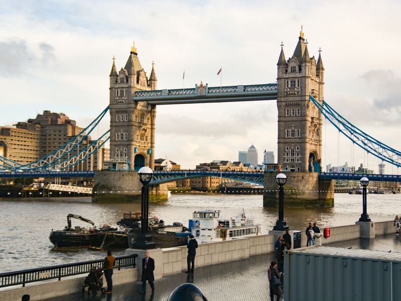 UM TARDE EM TOWER BRIDGE