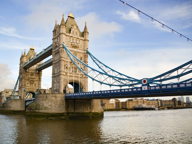 UM DIA ENSOLARADO NA TOWER BRIDGE