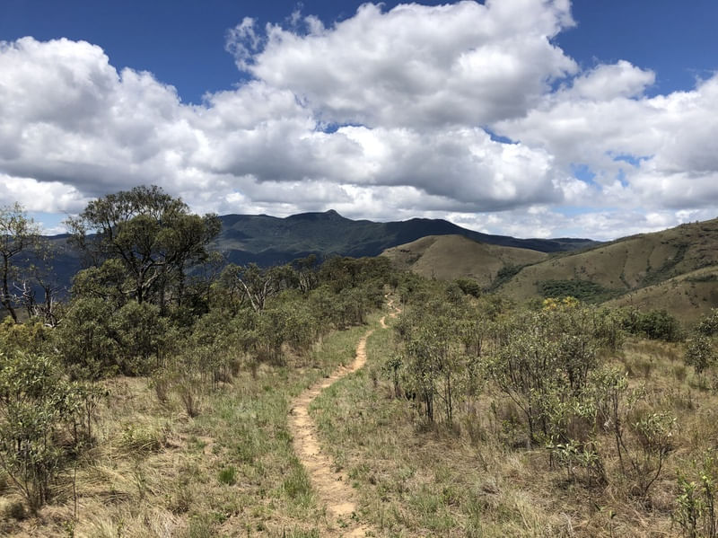 TRILHA EM BAEPENDI, MINAS GERAIS, BRASIL