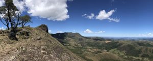 TRILHA PARA UM PICO EM BAEPENDI, MG, BRASIL