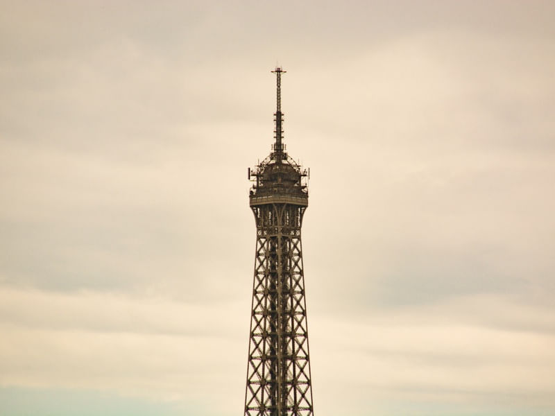 PONTA DA TORRE EIFFEL