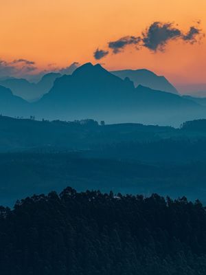A MONTANHA E AS NUVENS