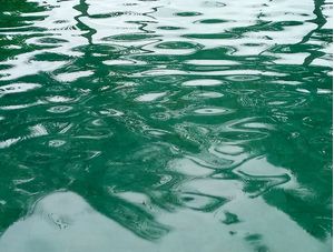 SEM TÍTULO - REFLEXO EM PISCINA