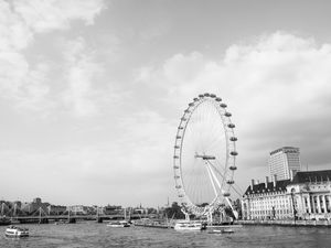 LONDON EYE_P&B_