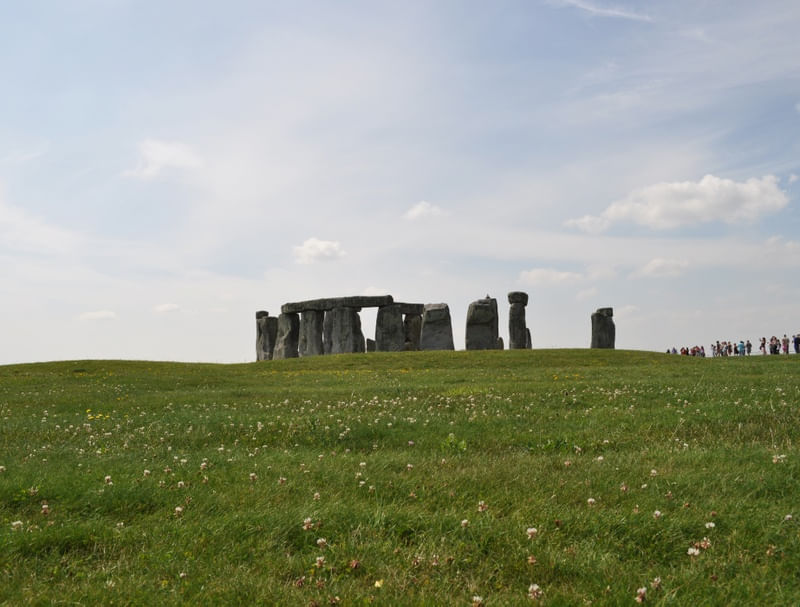 STONEHENGE COM CÉU AZUL