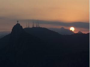 PÔR DO SOL COM CRISTO REDENTOR