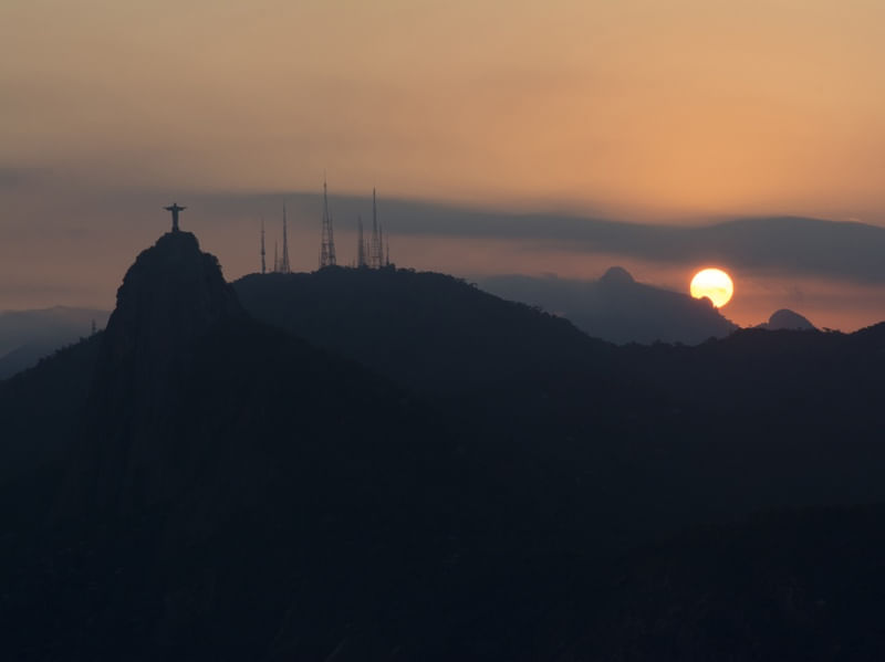 PÔR DO SOL COM CRISTO REDENTOR