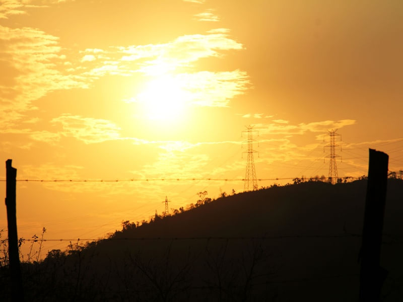 INTERIOR COM POR DO SOL