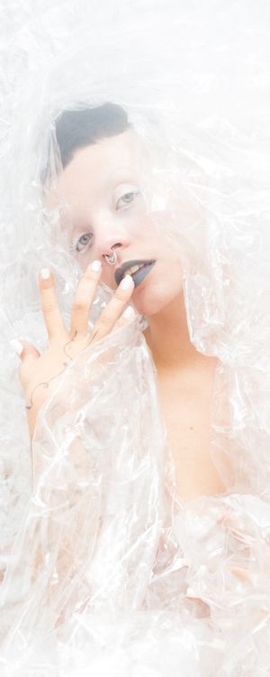PLASTIQUEER - PAN. VERTICAL