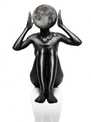 MULHER LUA - 01