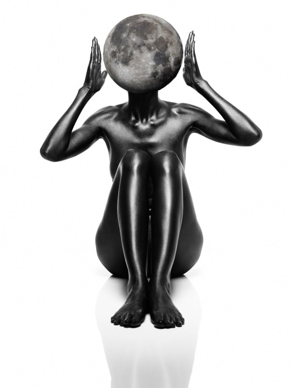 MULHER LUA - 01