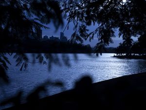 O LAGO AZUL